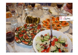 Zakuski: un assortimento di antipasti freddi e caldi, il pasto cerimoniale